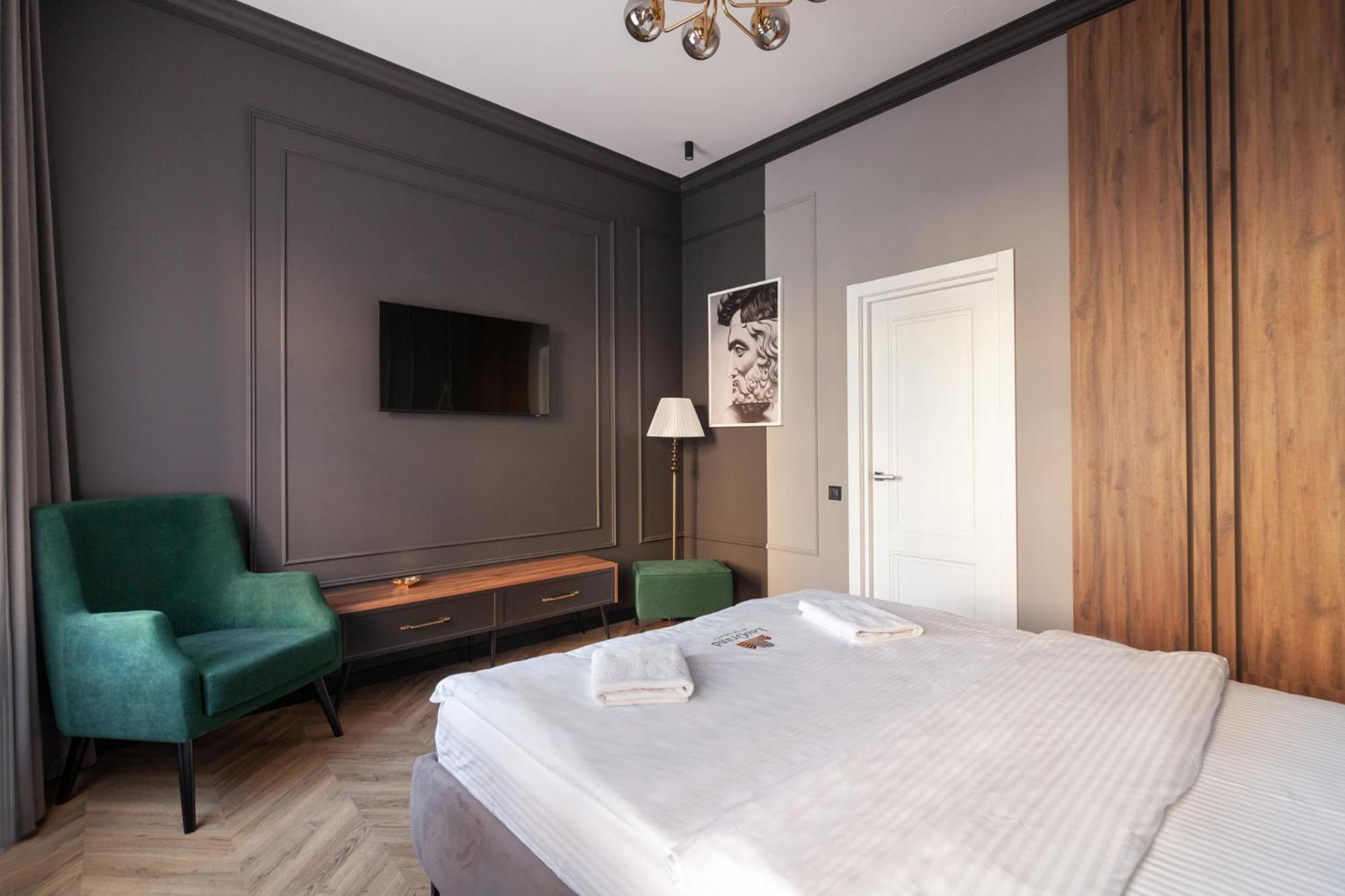 Leogrand Vip On Svobody Avenue 43 Lviv Exterior foto
